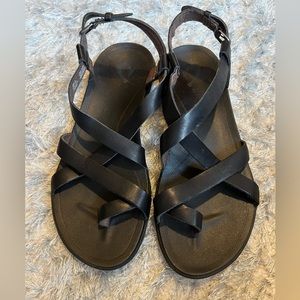 OluKai Upena Flat Sandal, Black Leather, Size 8
